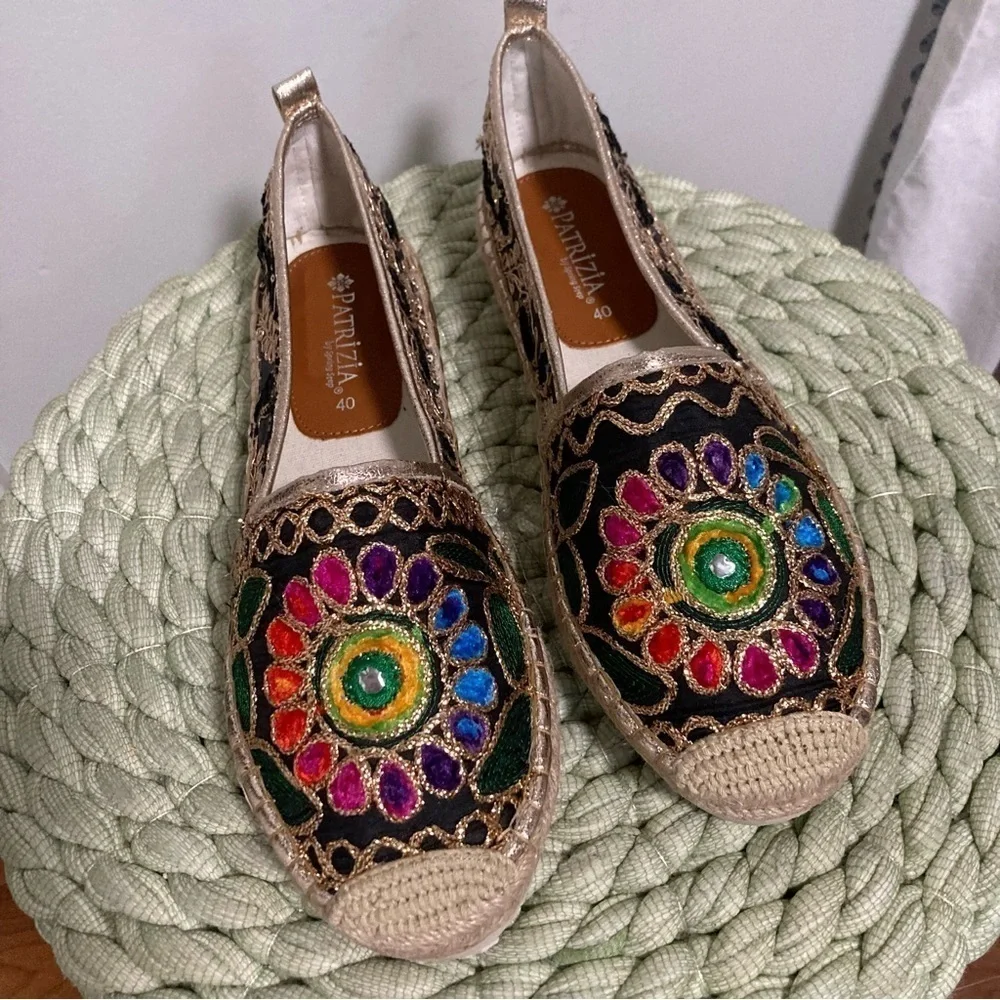 NEW PATRIZIA Women's Maylis Gold Embroidered Slip On Flats Espadrille Size 9